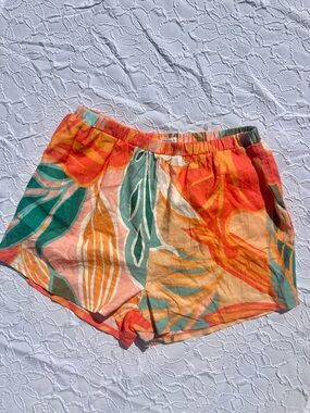 NWOT! Vitamin A Tropical Leaf Print Elastic-Waist Linen Shorts